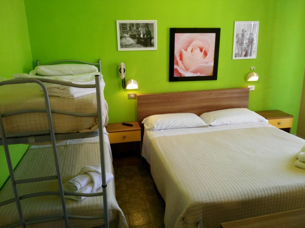 Hotel Simon Римини Экстерьер фото