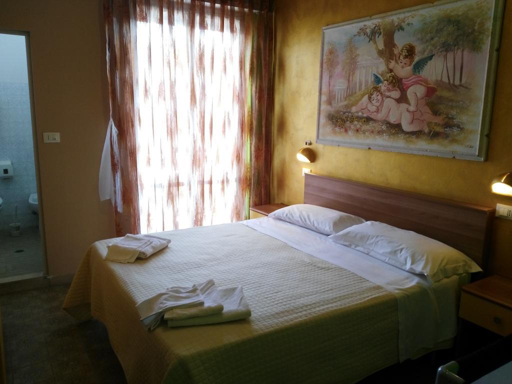 Hotel Simon Римини Экстерьер фото