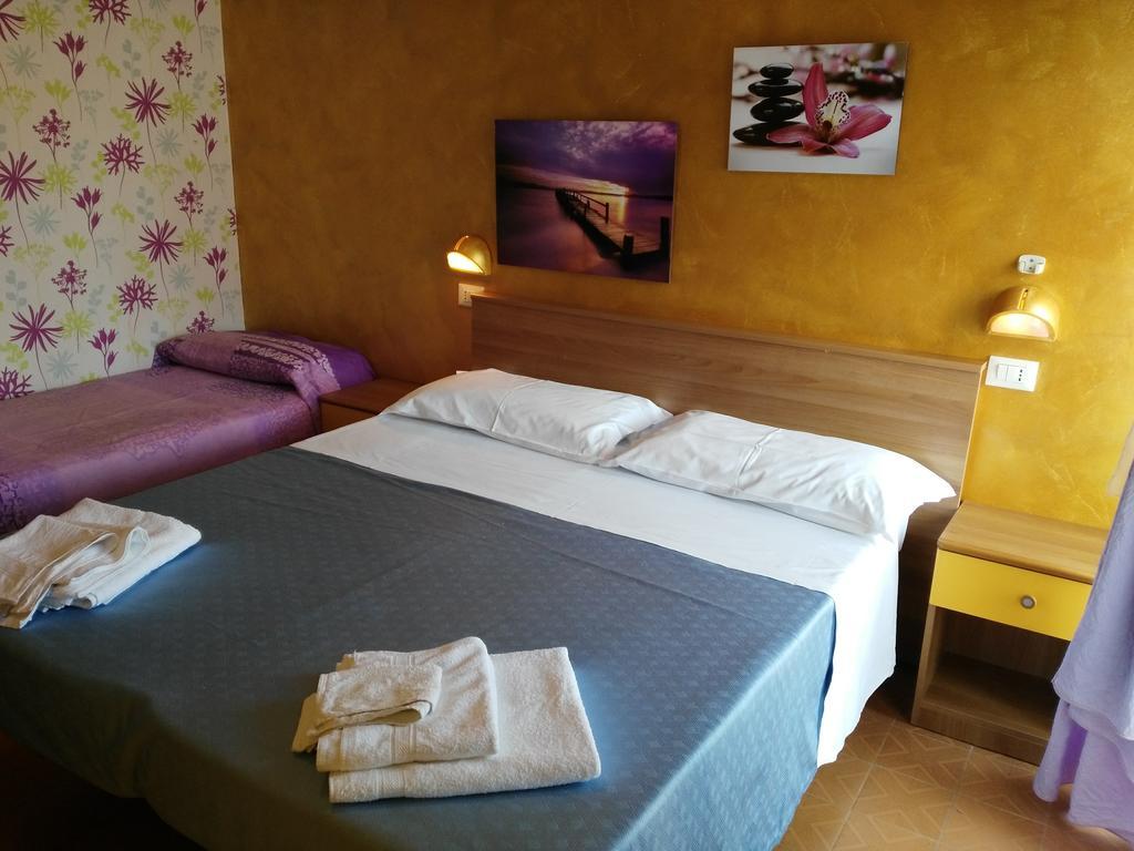 Hotel Simon Римини Экстерьер фото