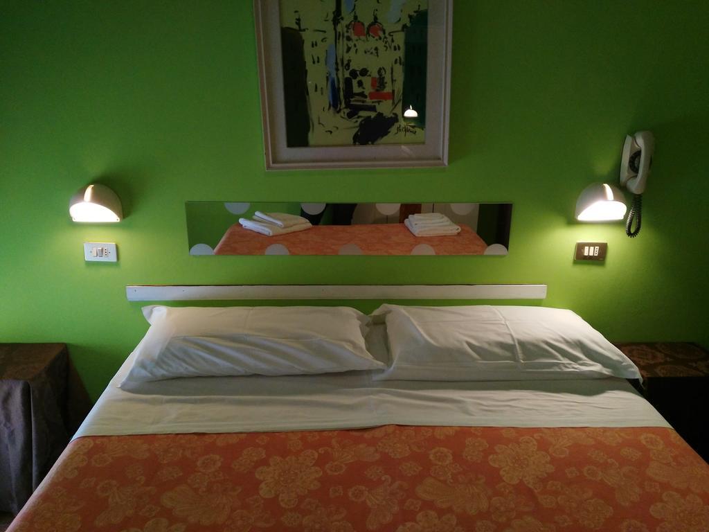 Hotel Simon Римини Экстерьер фото