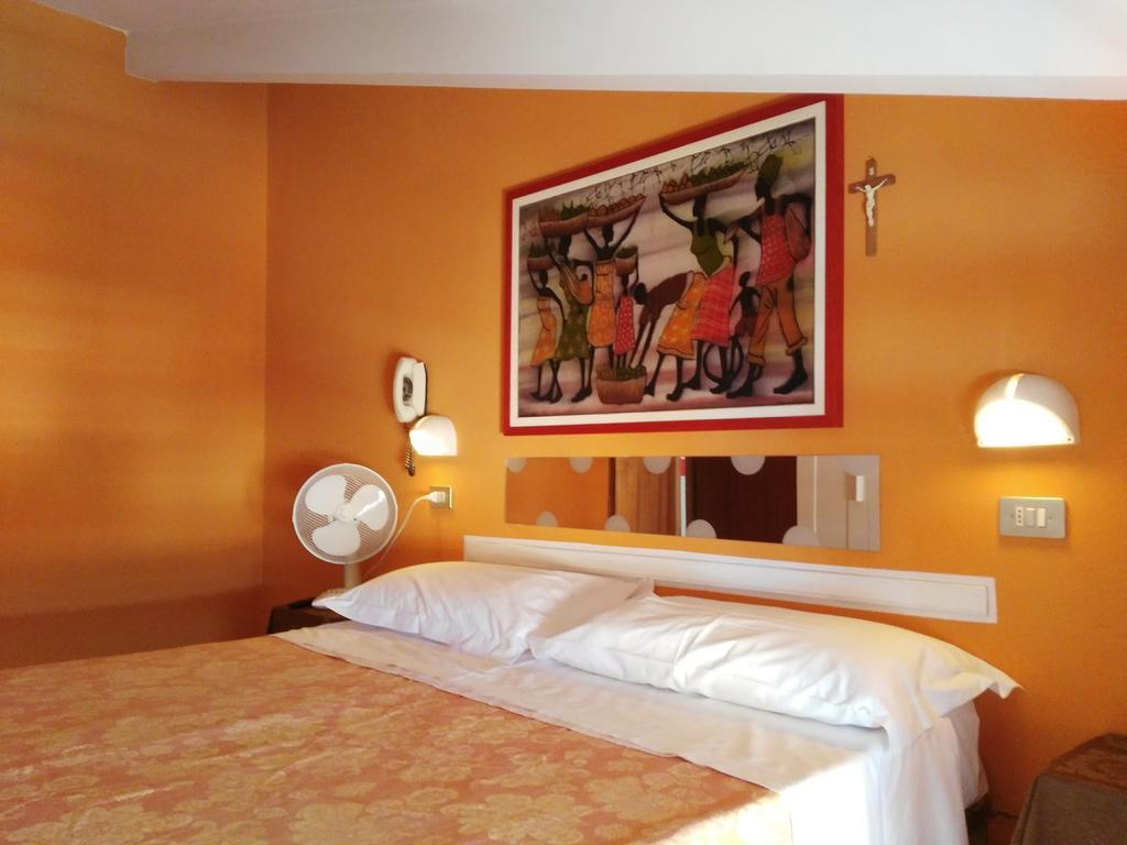 Hotel Simon Римини Экстерьер фото
