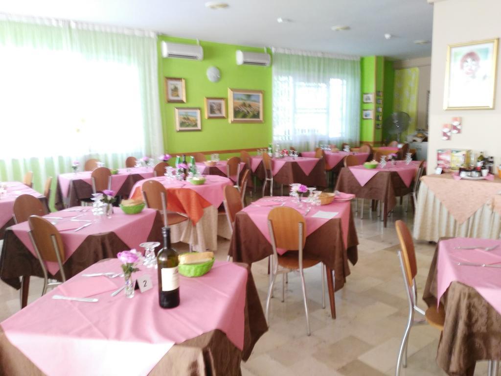 Hotel Simon Римини Экстерьер фото